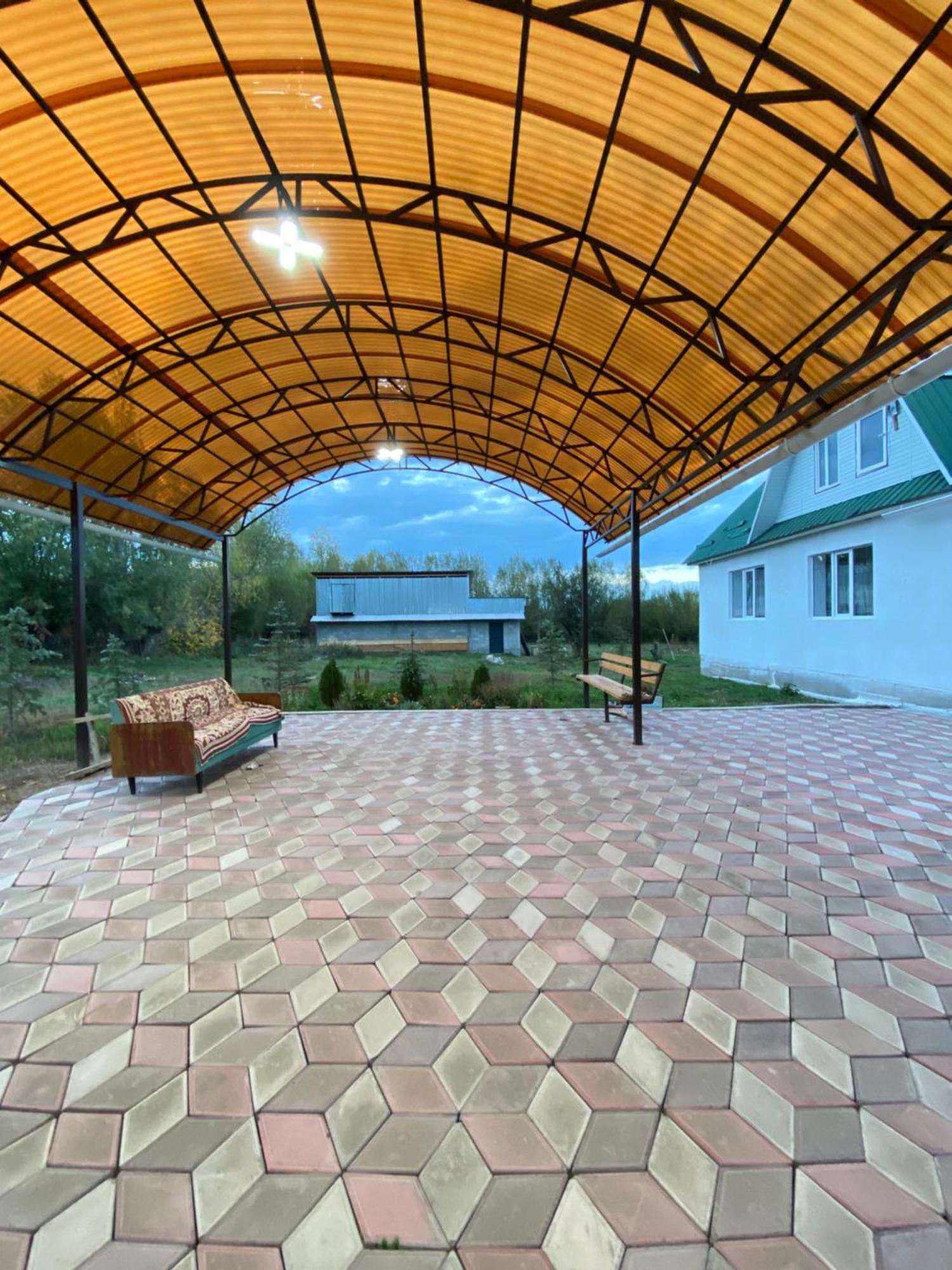 Guest House Glover Каракол Экстерьер фото